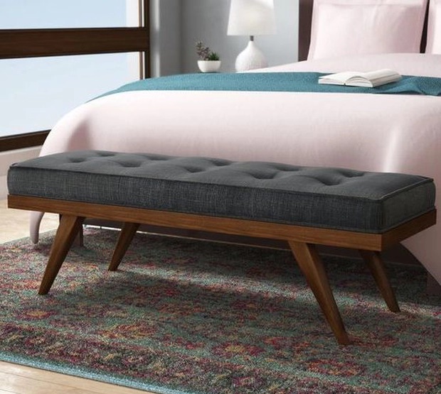 Vì sao các khách sạn cao cấp thường có ghế ở phía cuối giường? Không phải để trang trí thôi đâu-1