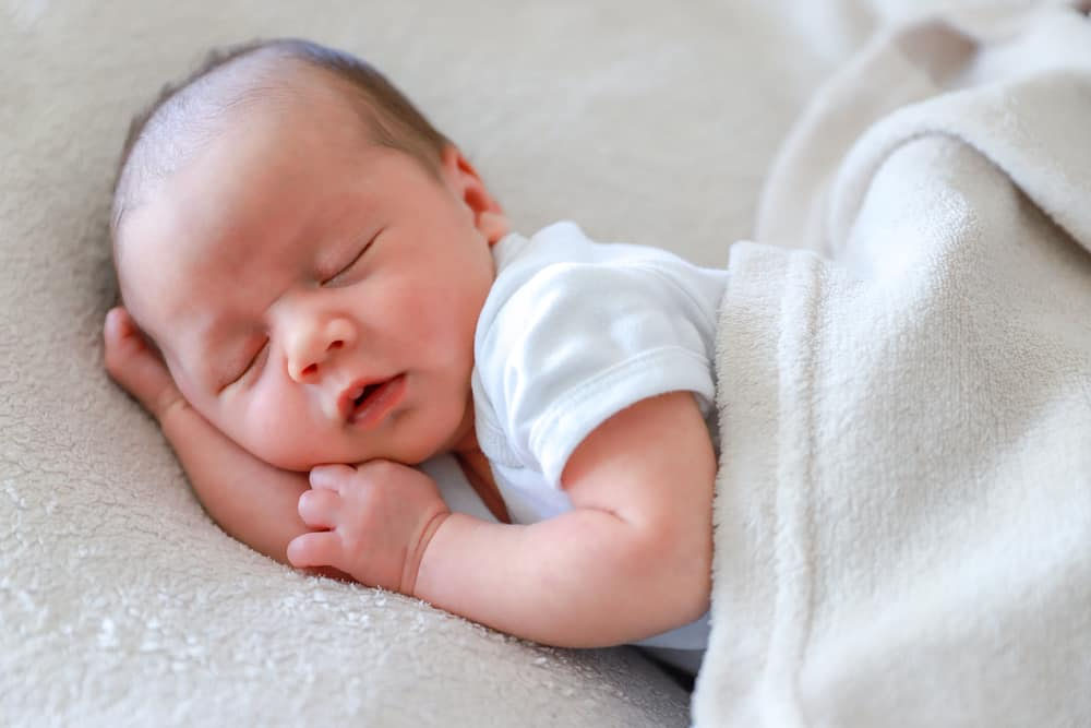 Trẻ sơ sinh hay giật mình khi ngủ và những hậu quả nghiêm trọng không phải ai cũng biết-3