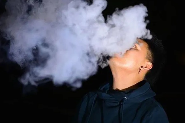 Thứ có 4000 độc chất, 50 chất gây ung thư: Nhiều người Việt biết tác hại nhưng vẫn dùng-2