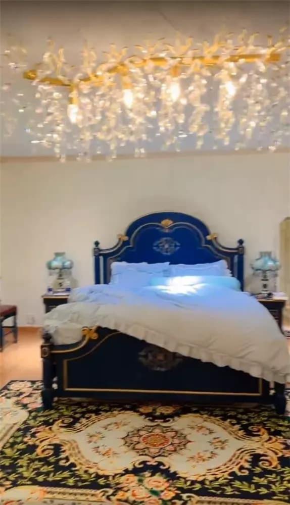 Dọn khỏi biệt thự sống cùng chồng cũ: Lệ Quyên dát vàng nơi ở, Phương Lê vẫn sang chảnh-8