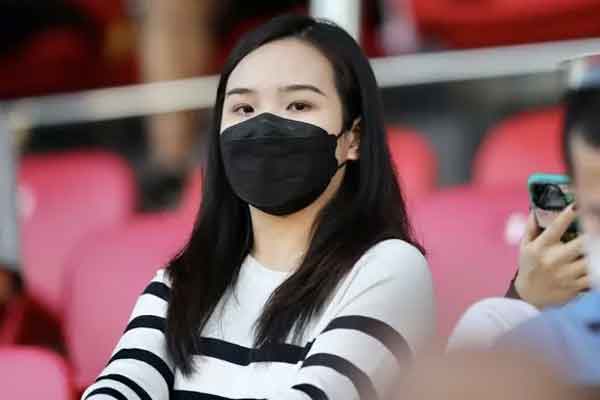 Gia đình Công Phượng dự sinh nhật bà xã HLV Kiatisuk, quý tử nhà nam tuyển thủ vẫn không lộ mặt-7