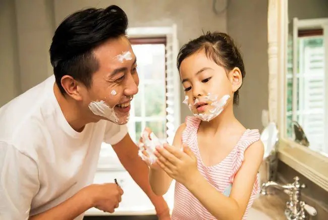 Những đứa trẻ xuất sắc thường được cha mẹ khen theo CÁCH này: Nghe đơn giản nhưng cực kỳ hiệu quả, nhiều người chưa biết-3