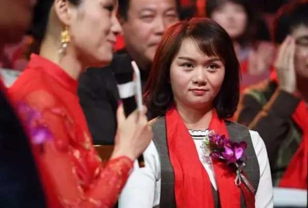 Cô bé nghèo miền núi với đôi mắt lấp lánh từng lay động trái tim người Trung Quốc: Một bức ảnh vô tình thay đổi cả cuộc đời-6