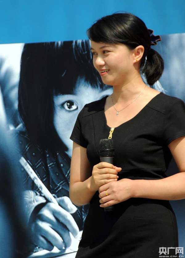 Cô bé nghèo miền núi với đôi mắt lấp lánh từng lay động trái tim người Trung Quốc: Một bức ảnh vô tình thay đổi cả cuộc đời-7