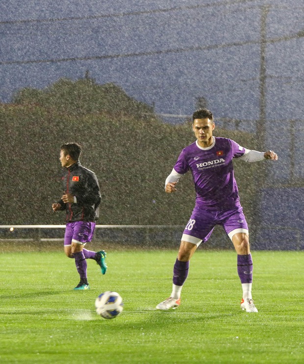 Danh tính cầu thủ Việt kiều hot nhất lúc này: Cao 1m85, cực kỳ điển trai, chờ đợi suốt 5 năm để được lên tuyển-11