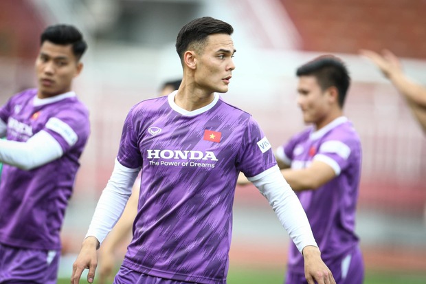 Danh tính cầu thủ Việt kiều hot nhất lúc này: Cao 1m85, cực kỳ điển trai, chờ đợi suốt 5 năm để được lên tuyển-7