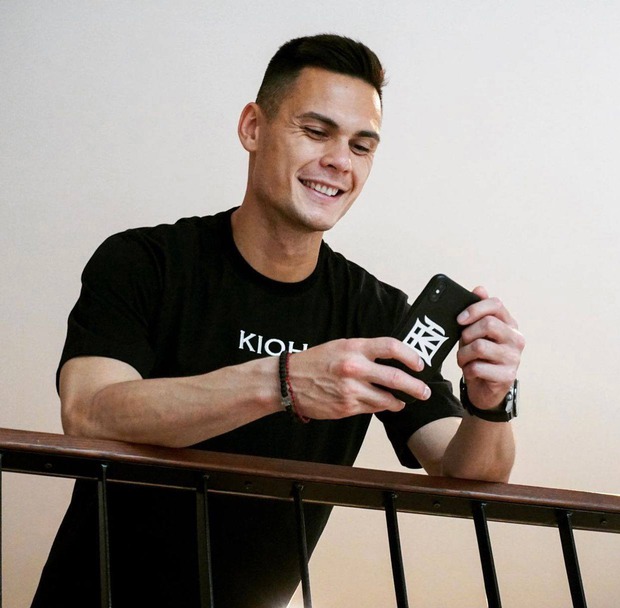 Danh tính cầu thủ Việt kiều hot nhất lúc này: Cao 1m85, cực kỳ điển trai, chờ đợi suốt 5 năm để được lên tuyển-10