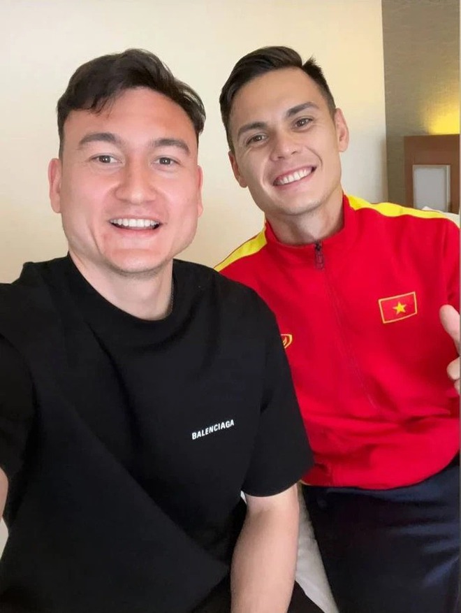 Danh tính cầu thủ Việt kiều hot nhất lúc này: Cao 1m85, cực kỳ điển trai, chờ đợi suốt 5 năm để được lên tuyển-4