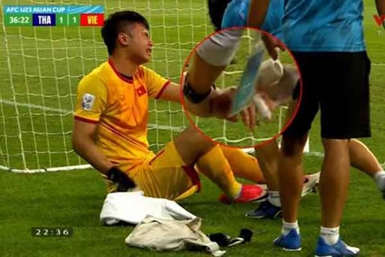 Thủ môn Văn Toản chấn thương nặng, nguy cơ chia tay VCK U23 châu Á 2022