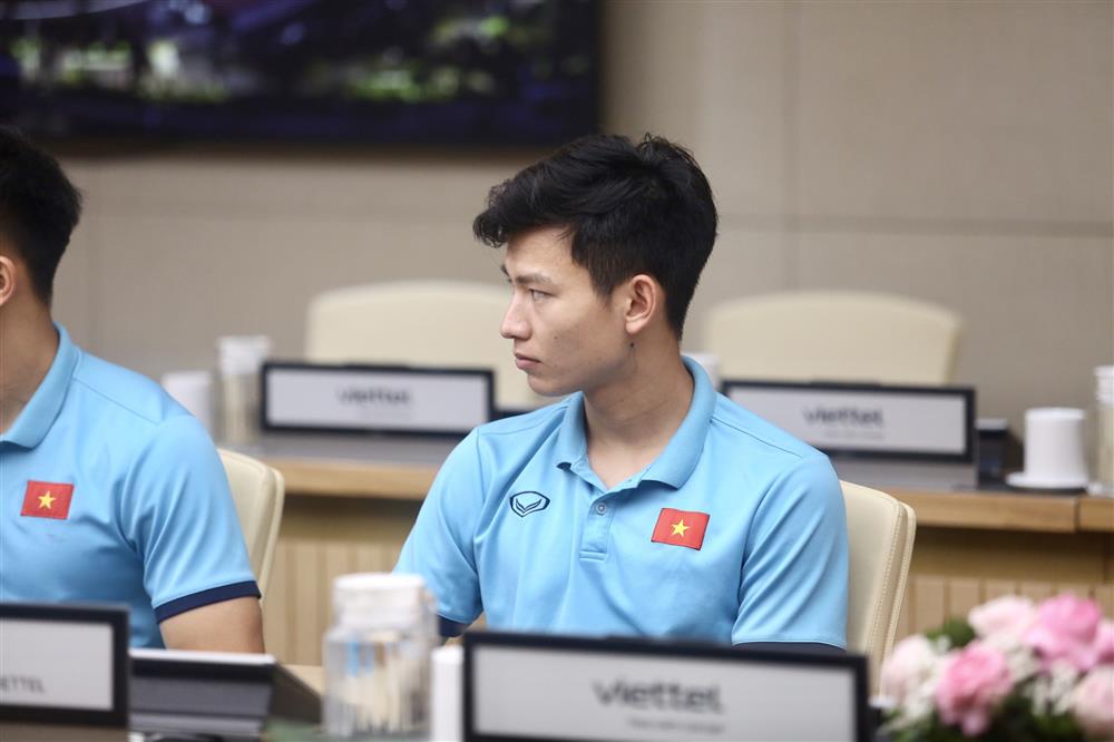 Clip: Zoom cận góc nghiêng nhìn là u mê của Phan Tuấn Tài - cầu thủ vừa sút tung lưới U23 Thái Lan ở giây thứ 18-1