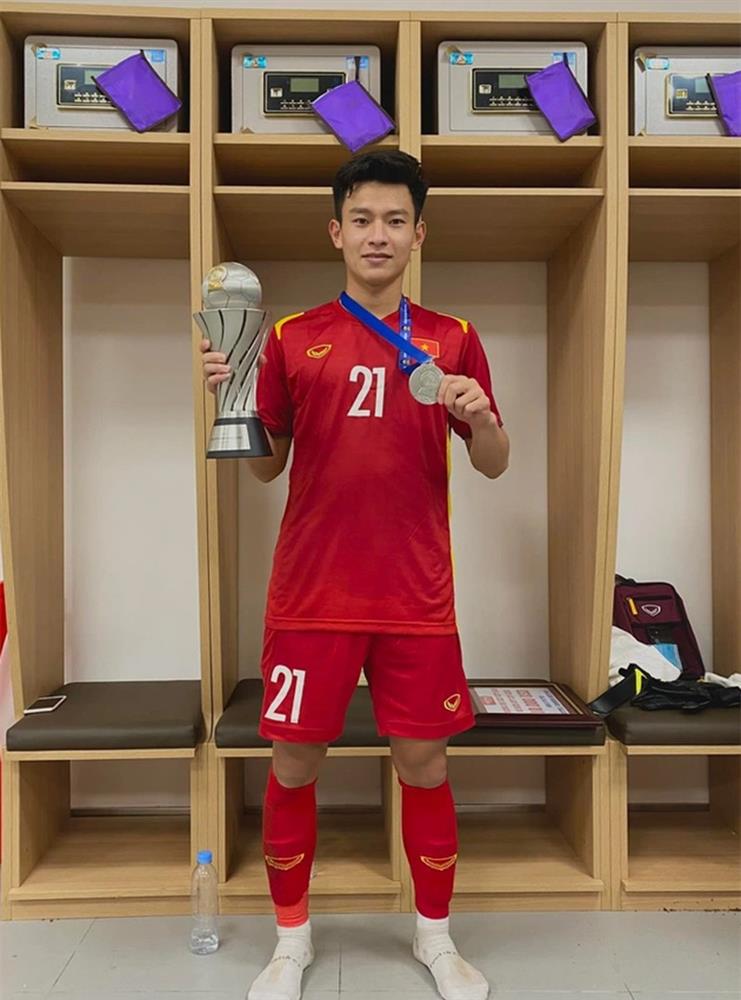 Clip: Zoom cận góc nghiêng nhìn là u mê của Phan Tuấn Tài - cầu thủ vừa sút tung lưới U23 Thái Lan ở giây thứ 18-4