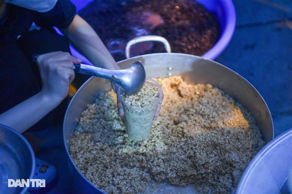 Ngôi làng thức giấc lúc 2h sáng bán đồ diệt sâu bọ ở Hà Nội-10