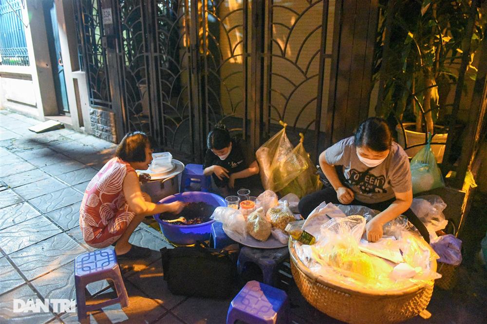 Ngôi làng thức giấc lúc 2h sáng bán đồ diệt sâu bọ ở Hà Nội-7