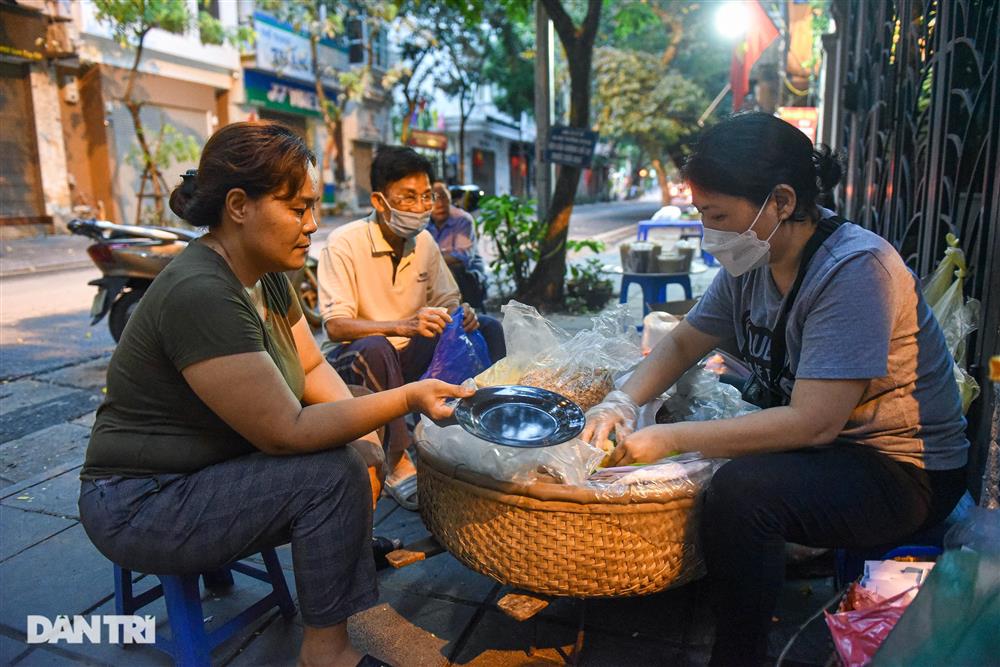 Ngôi làng thức giấc lúc 2h sáng bán đồ diệt sâu bọ ở Hà Nội-8