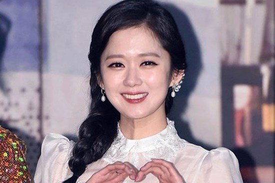 Diễn viên Jang Nara kết hôn ở tuổi 41 với chồng kém 6 tuổi