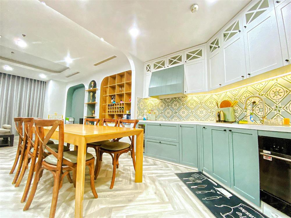 Căn hộ xinh xắn full nội thất gỗ công nghiệp, tông màu trắng - xanh trang nhã và nhẹ nhàng-3