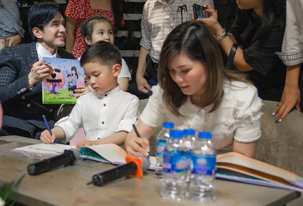 Đan Trường từng lo lắng sợ Thủy Tiên quá yêu Thiên Từ sẽ chiều hư con, nhưng hoàn toàn bị thuyết phục trước tuyệt chiêu dạy con của vợ cũ-2