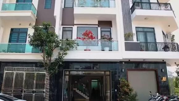 Tiền vệ Hoàng Đức lần đầu tiên khoe biệt thự ở quê nhà, dân tình choáng ngợp về độ giàu có-2