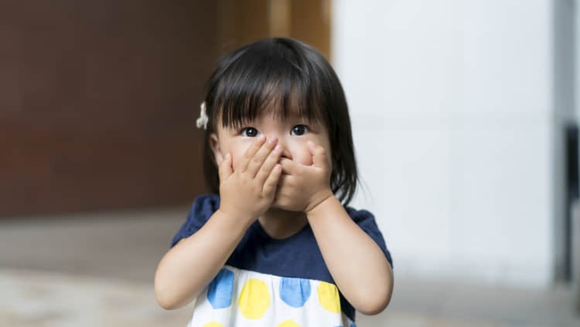 Trẻ cắn móng tay không hẳn vì thiếu vitamin mà do 4 nguyên nhân này: Cái cuối cùng quan trọng nhất nhưng cha mẹ lại không chú ý-2