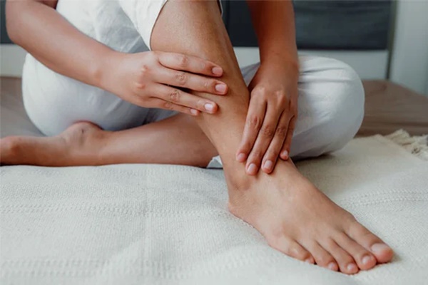 Tế bào ung thư nhen nhóm xuất hiện khi đôi chân của bạn xuất hiện 3 dấu hiệu sau, mong rằng bạn không có điều nào-2