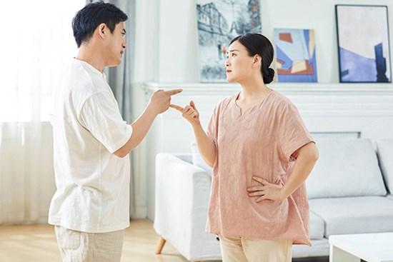 Mẹ chồng gọi sang thụ lộc Tết Đoan Ngọ nhưng lúc hạ lễ trên bàn thờ tôi về ly hôn chồng gấp