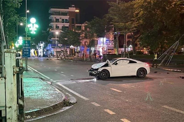 Xe ben chở đất đè ô tô 4 chỗ ở Hòa Bình, 3 người tử vong-3