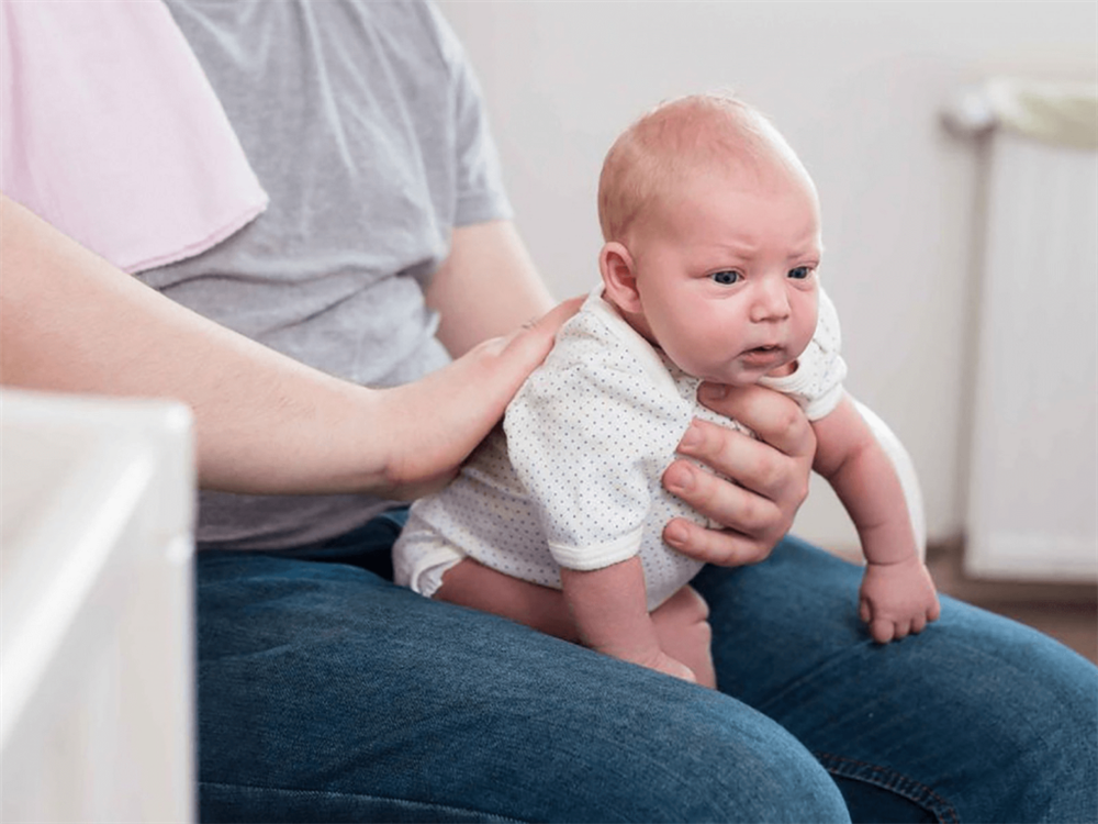 Trẻ sơ sinh hay bị nấc các mẹ bỉm phải xử lý như thế nào?-2