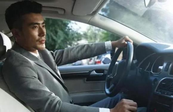 Tại sao các tài xế lâu năm chỉ mở một cửa sổ ô tô? Chuyên gia: Đây là tất cả kinh nghiệm, tốt nhất là bạn nên học hỏi-1