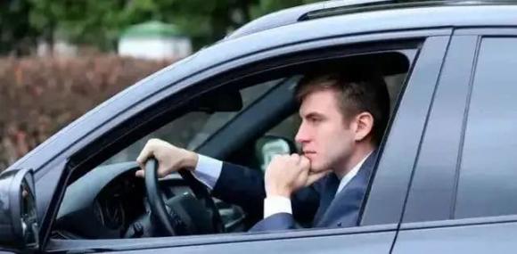 Tại sao các tài xế lâu năm chỉ mở một cửa sổ ô tô? Chuyên gia: Đây là tất cả kinh nghiệm, tốt nhất là bạn nên học hỏi-3