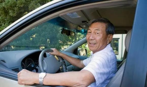 Tại sao các tài xế lâu năm chỉ mở một cửa sổ ô tô? Chuyên gia: Đây là tất cả kinh nghiệm, tốt nhất là bạn nên học hỏi-6