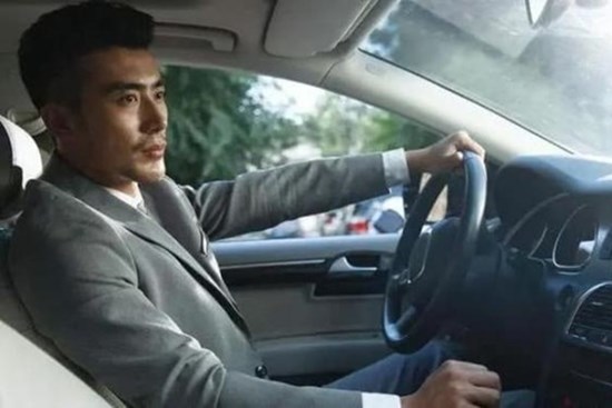 Tại sao các tài xế lâu năm chỉ mở một cửa sổ ô tô? Chuyên gia: Đây là tất cả kinh nghiệm, tốt nhất là bạn nên học hỏi