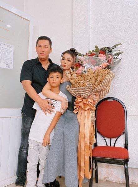 Con trai Lệ Quyên 5 tuổi đã có thẻ đen quyền lực, dùng toàn hàng hiệu, được bố tặng nhà 200 tỷ-1