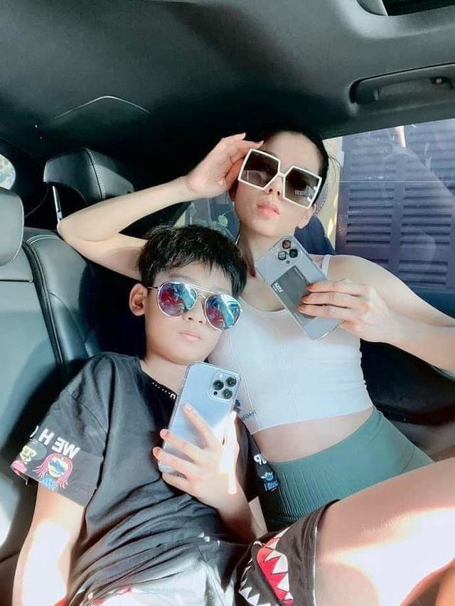 Con trai Lệ Quyên 5 tuổi đã có thẻ đen quyền lực, dùng toàn hàng hiệu, được bố tặng nhà 200 tỷ-8