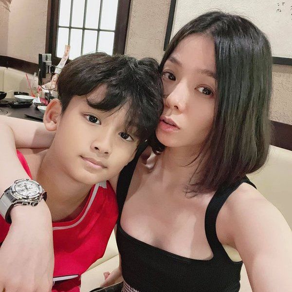 Con trai Lệ Quyên 5 tuổi đã có thẻ đen quyền lực, dùng toàn hàng hiệu, được bố tặng nhà 200 tỷ-13