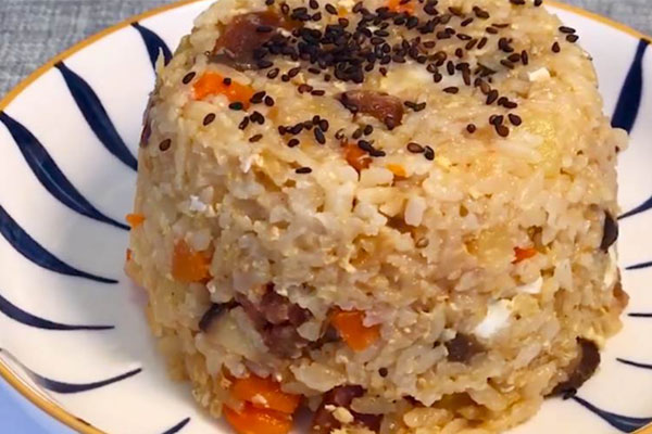 Đổ trứng vào cơm rồi nấu theo cách này, ăn cực lạ miệng, người già trẻ nhỏ đều mê-1