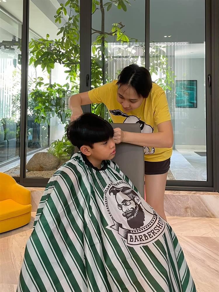 Vũ Thu Phương và loạt sao Việt là mẹ kế nhưng thương con chồng như con đẻ-12