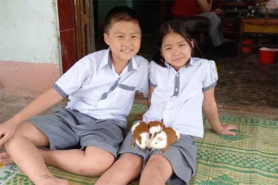 Thấy con trai giấu vội mảnh giấy, mẹ tra hỏi bằng được, sự thật khiến mẹ bật khóc xấu hổ: Những phút không tinh tế đã nhận về bài học đắt giá