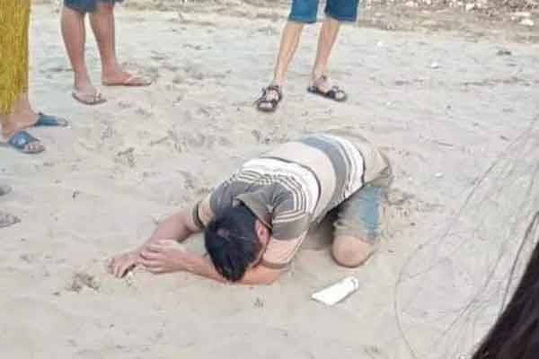 Cảnh sát lao xuống biển cứu bé gái 4 tuổi bị sóng cuốn ra xa bờ-1