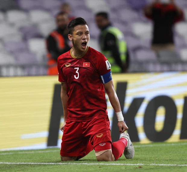 Cuộc sống mơ ước của Quế Ngọc Hải: Nhà phố 3 tầng, tậu xe Porsche bạc tỷ, cưới vợ hoa khôi-3