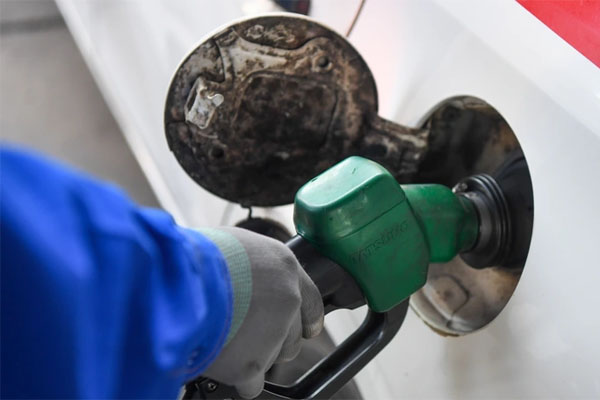 Có 100 triệu đồng gửi tiết kiệm được hưởng lãi bao nhiêu khi ngân hàng liên tục tăng lãi suất?-2