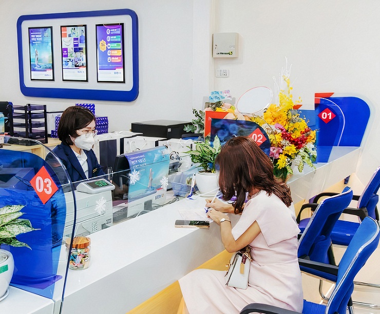 Có 100 triệu đồng gửi tiết kiệm được hưởng lãi bao nhiêu khi ngân hàng liên tục tăng lãi suất?-1