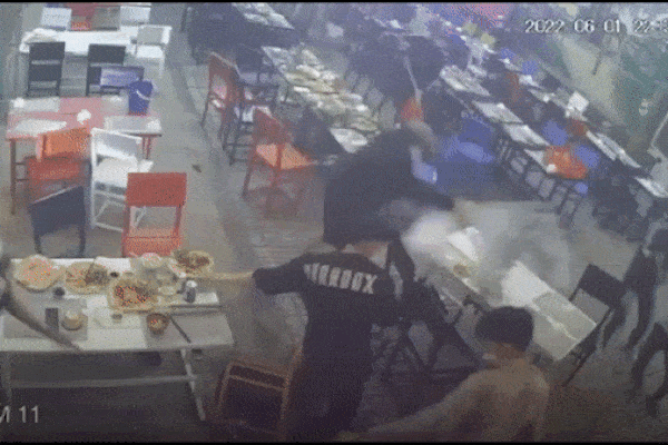 Dùng dao, kiếm truy sát nhiều người trọng thương ở Hà Nội-2