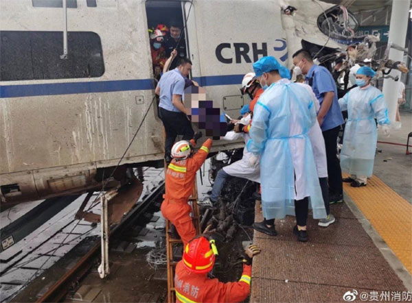 Trung Quốc: Tàu cao tốc gặp nạn nát đầu, lái tàu tử vong tại chỗ-3