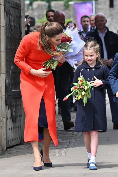 Công chúa Charlotte lần đầu thực hiện nhiệm vụ hoàng gia, gây sốt dư luận bằng hành động không ai ngờ-4