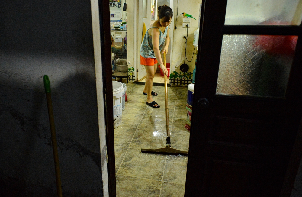 Hà Nội: Một tuần sau mưa lớn, cuộc sống của hàng trăm người dân ở quận Tây Hồ vẫn đảo lộn do ngập sâu-4