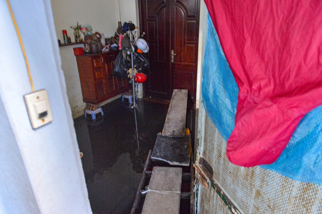 Hà Nội: Một tuần sau mưa lớn, cuộc sống của hàng trăm người dân ở quận Tây Hồ vẫn đảo lộn do ngập sâu-5
