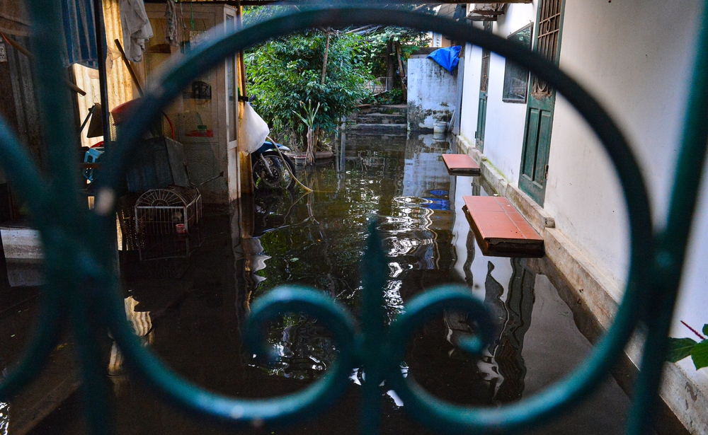 Hà Nội: Một tuần sau mưa lớn, cuộc sống của hàng trăm người dân ở quận Tây Hồ vẫn đảo lộn do ngập sâu-7