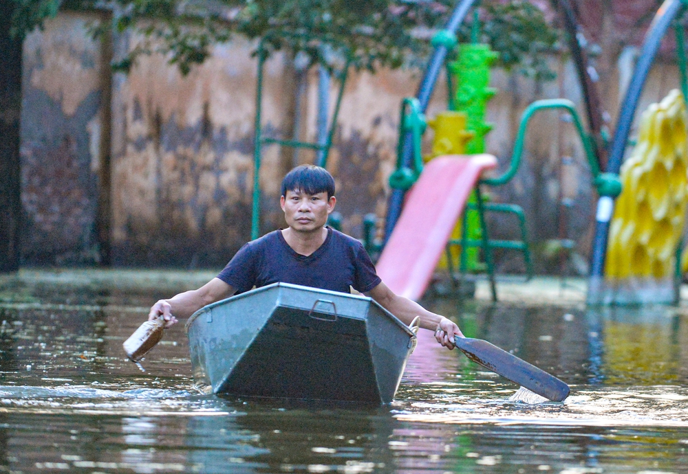 Hà Nội: Một tuần sau mưa lớn, cuộc sống của hàng trăm người dân ở quận Tây Hồ vẫn đảo lộn do ngập sâu-9