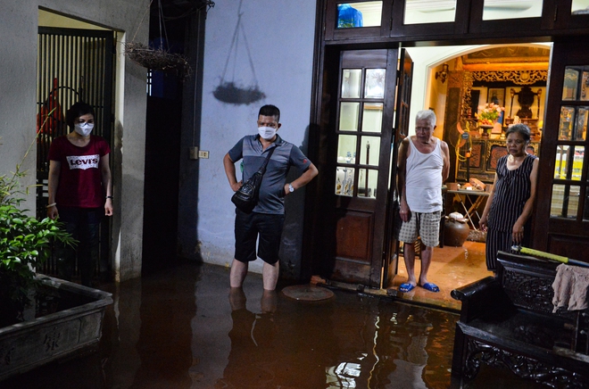 Hà Nội: Một tuần sau mưa lớn, cuộc sống của hàng trăm người dân ở quận Tây Hồ vẫn đảo lộn do ngập sâu-13