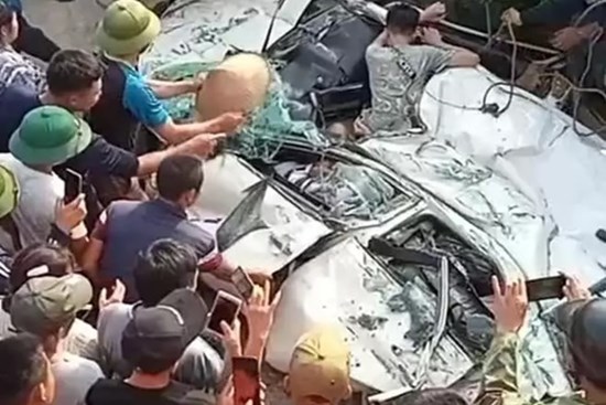 Tạm giữ hình sự lái xe ben gây tai nạn thảm khốc khiến 3 người chết ở Hòa Bình